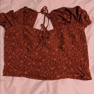 cute crop floral shirt!